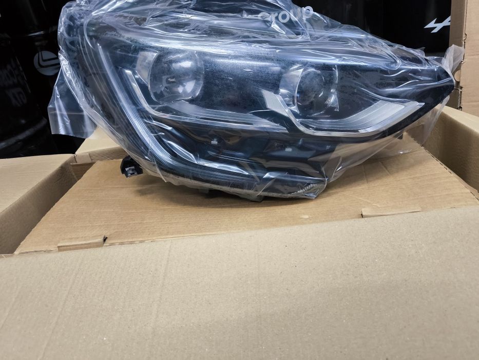 Farol Direito Megane 4