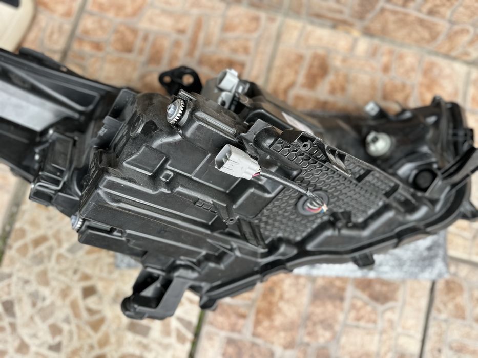 Фара передня Toyota Highlander 2022 Європа