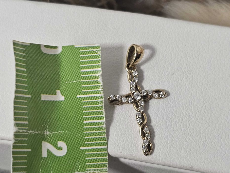 Krzyż CYRKONIE próba 333 Waga 0,51g