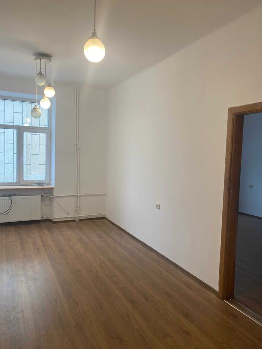 Оренда офісів біля Податкової (з генератором),300 грн за м2.