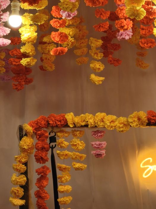 Flores de Papel Rosas Amarelas e Laranjas