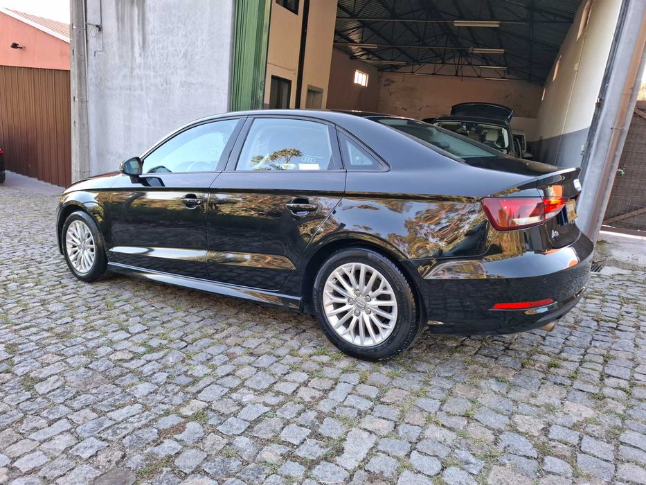 Audi A3 Limousine 1.6 TDI (110CV) Ultra Apenas 140 Mil Kms Nacional de 2015