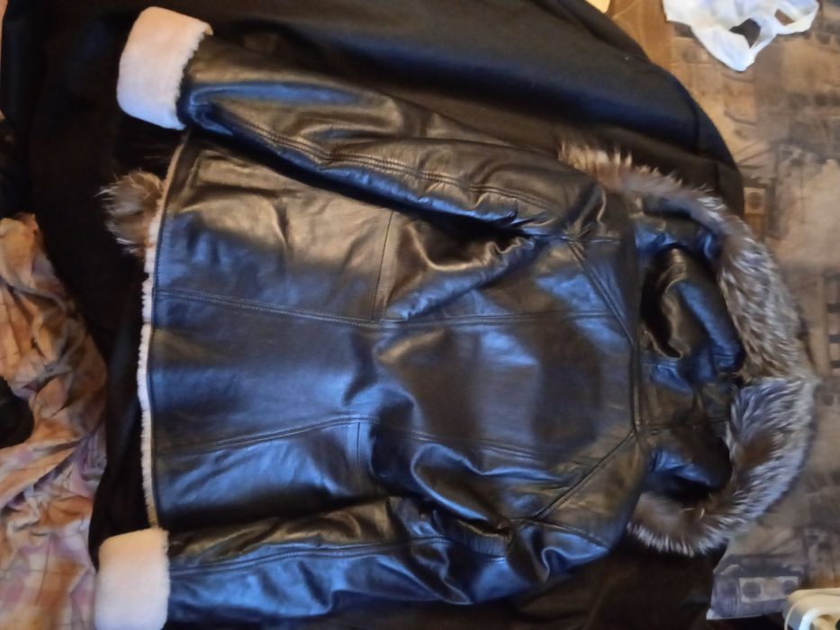 Кожаная курточка с мехом чернобурки