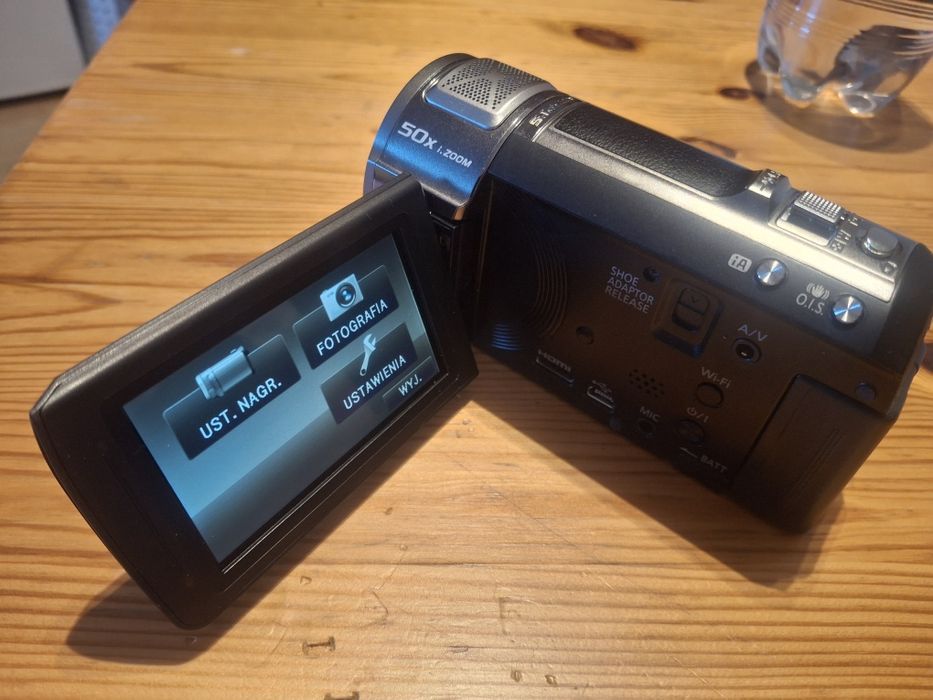 Оригінальна японська відеокамера Panasonic HC-V700