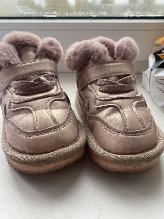 Зммові черевики , уги для дівчинки