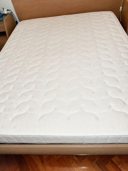 Cama de Casal + Colchão Ortopédico + Estrado + 2 Mesas de Cabeceira