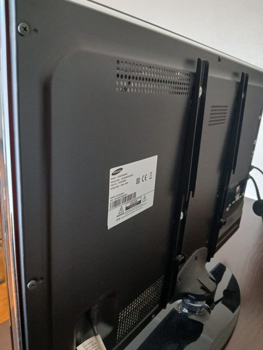 TV Samsung 32" em bom estado