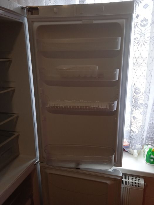 Холодильник Indesit