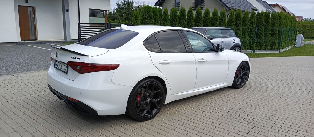 Okazja!Piękna Alfa Romeo Giulia 2.0 280 KM  Lift Veloce. Dodatkowo  nowe  opony zimowe.