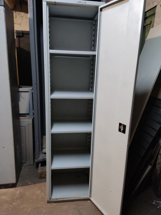 Продаю б.у канцелярську архівну шафу.