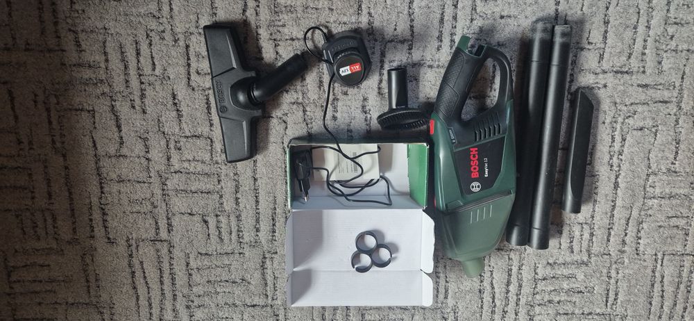 Odkurzacz bezprzewodowy BOSCH i ładowarka BOSCH