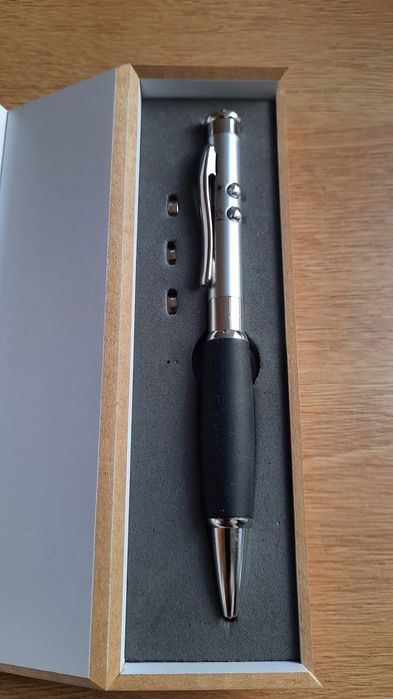 Długopis wskaźnik laser.