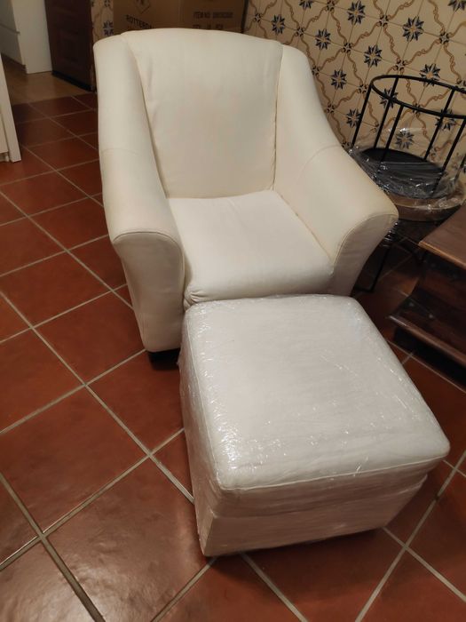 Poltrona branca, muito bonita