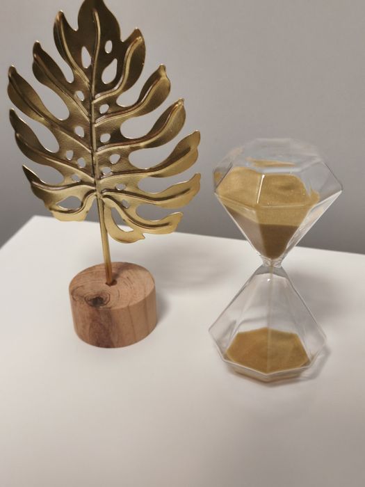 Conjunto de 2 Belíssimas Peças Decorativas Ampulheta + Folha em Dourad