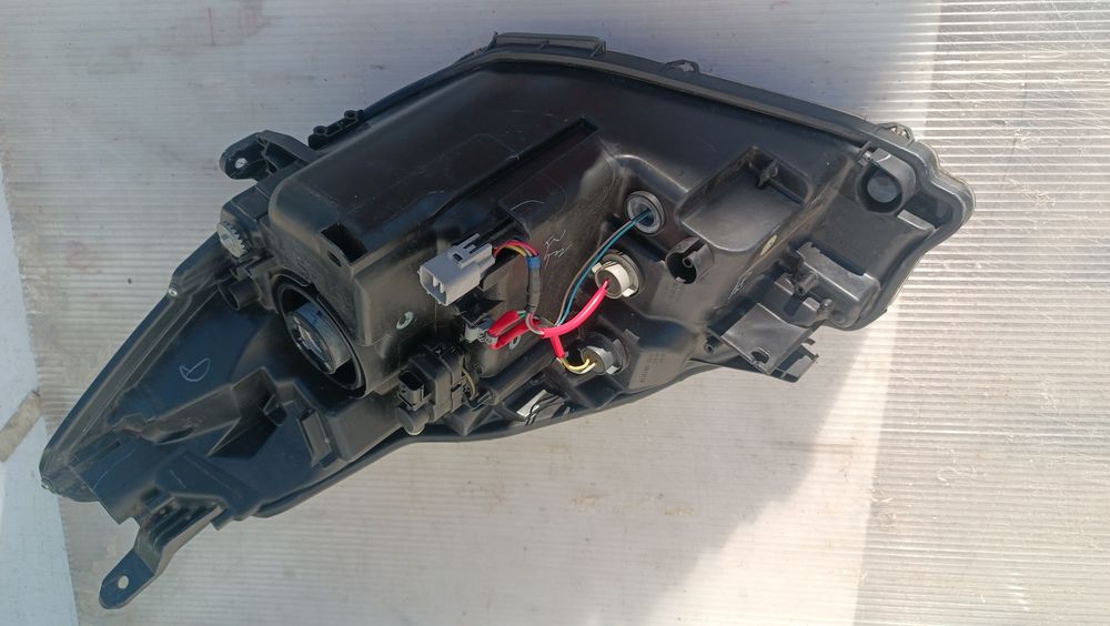 Vendo farol direito de Toyota Yaris ano 2014/18 híbrid