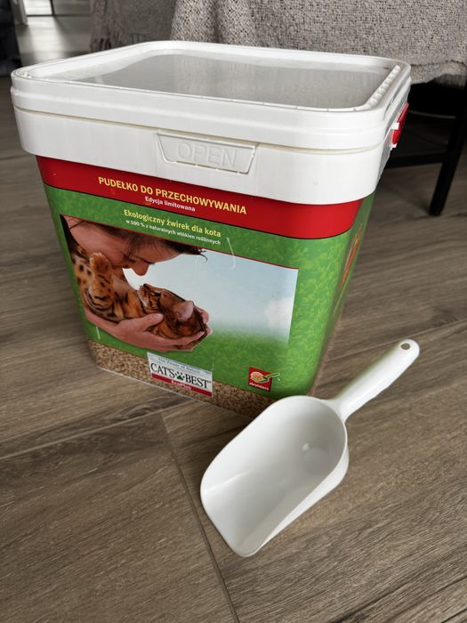 Duży plastikowy pojemnik na żwirek koci z łopatką