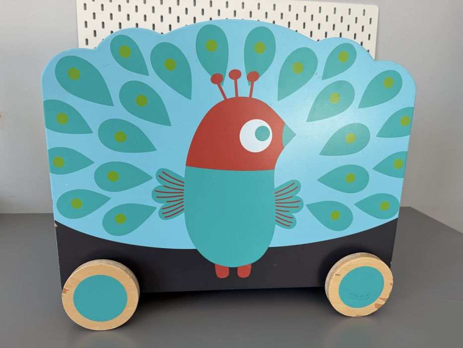 Drewniaka skrzynia na zabawki