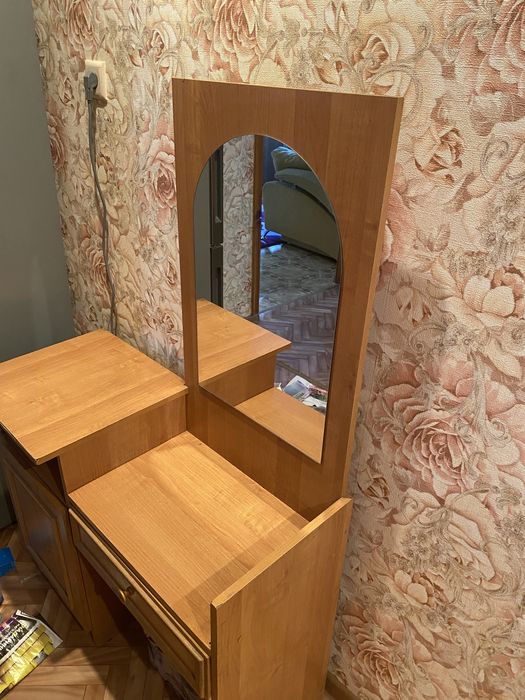 Комод с зеркалом