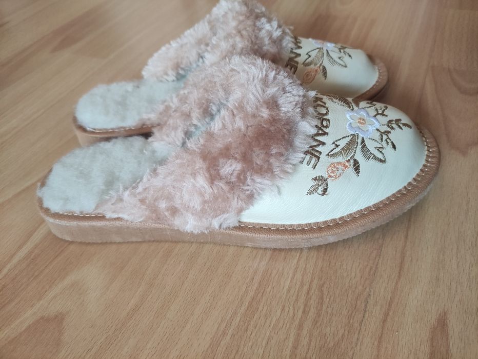 Kapcie góralskie z owczej wełny 36
