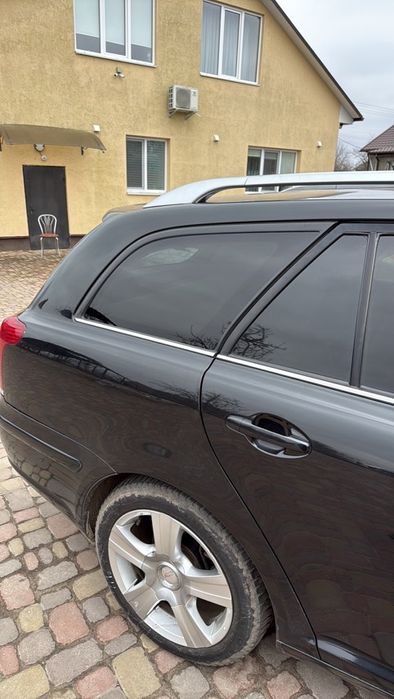 В продажі Toyota avensis