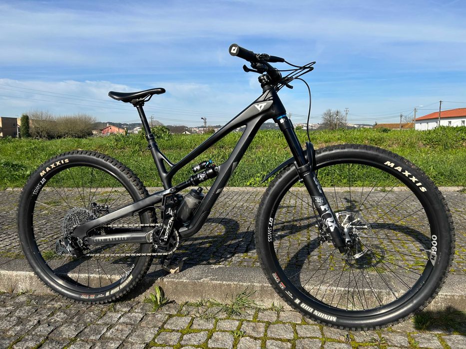 Bicicleta YT Jeffsy 29" Core 3 carbono suspensão total