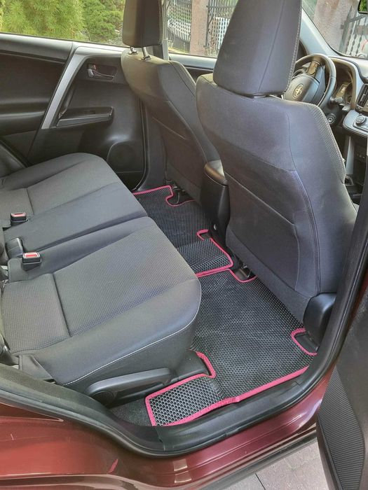 Auto Toyota Rav4. Tel. 515 861 193