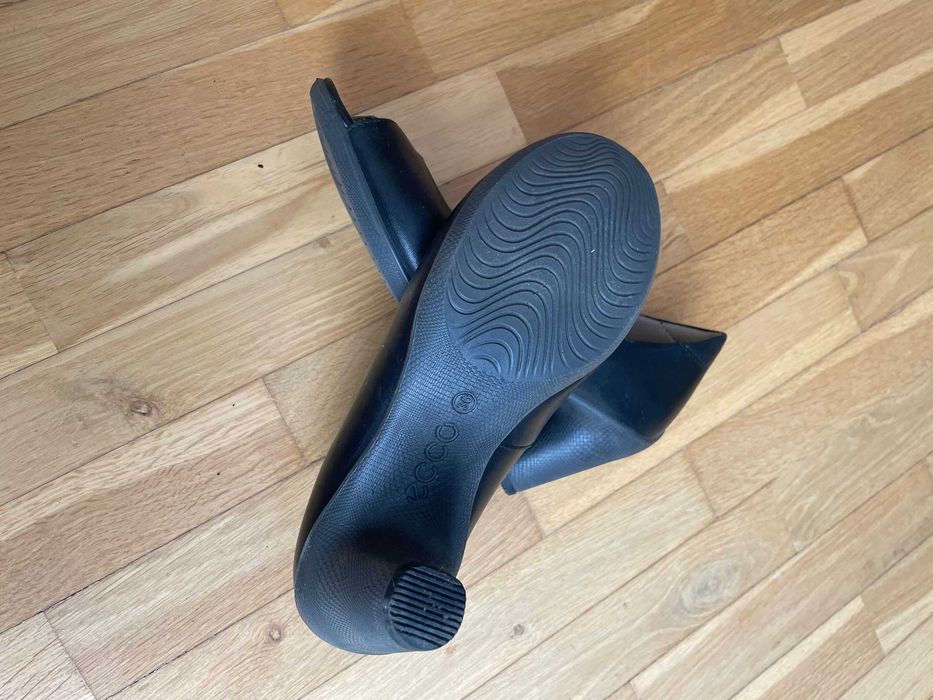 Buty Ecco, skóra 36, obcas > 8 cm, wygodne i miękkie; b, stabilny obcas, stan bdb