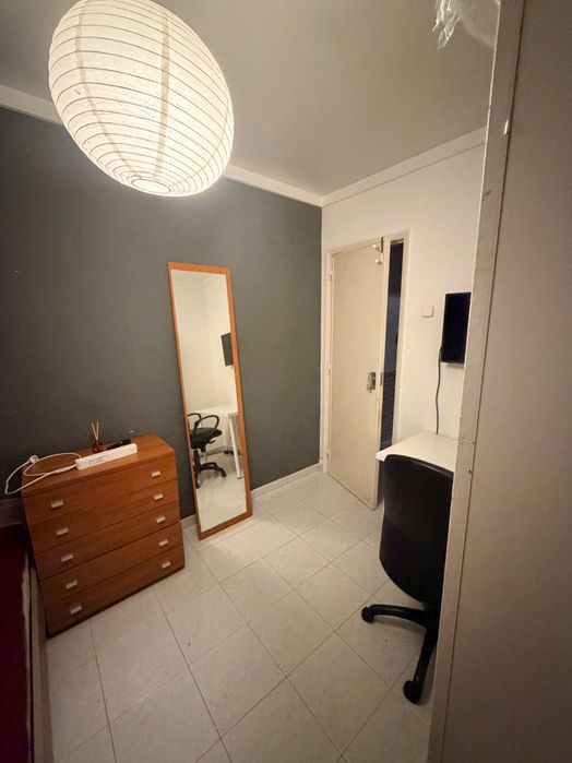 Quarto na Pontinha 3 min do Metro