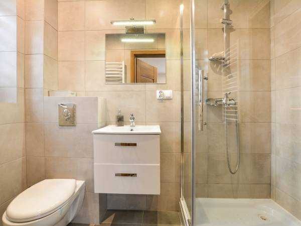 Sielska chata -Apartamenty ,pokoje z łazienkami balia z jacuzzi