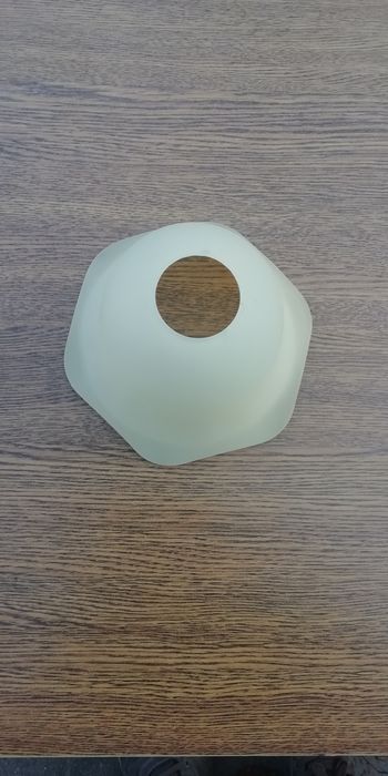 Żyrandol drewniany.