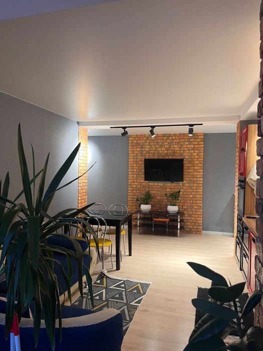 Продаж 2-кв 80 кв.м м.Бориспіль вул. Головатого.20