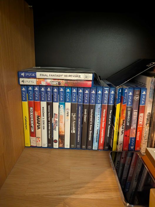 Konsola Sony Playstation 5 wersja z napędem + komplet gier