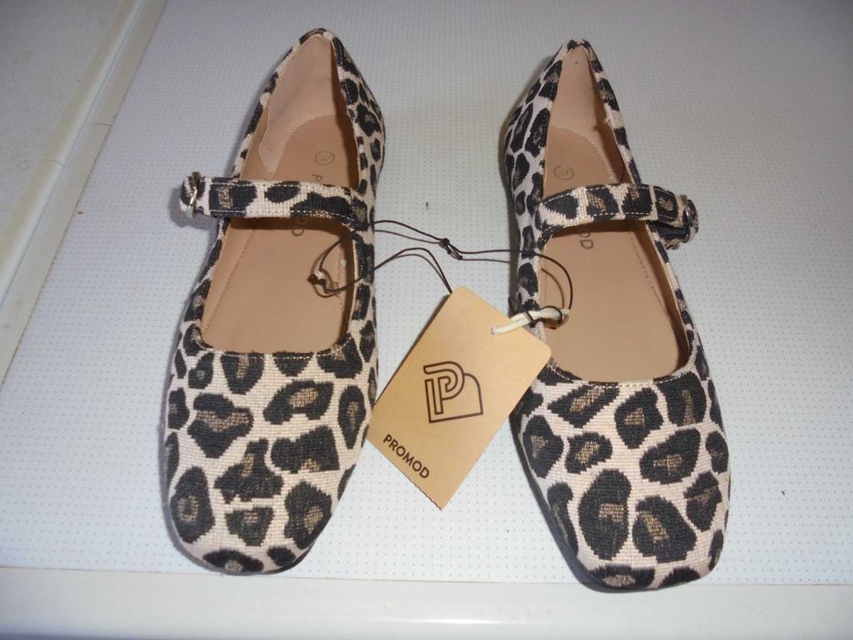 sapatos de mulher novos com etiqueta lindos