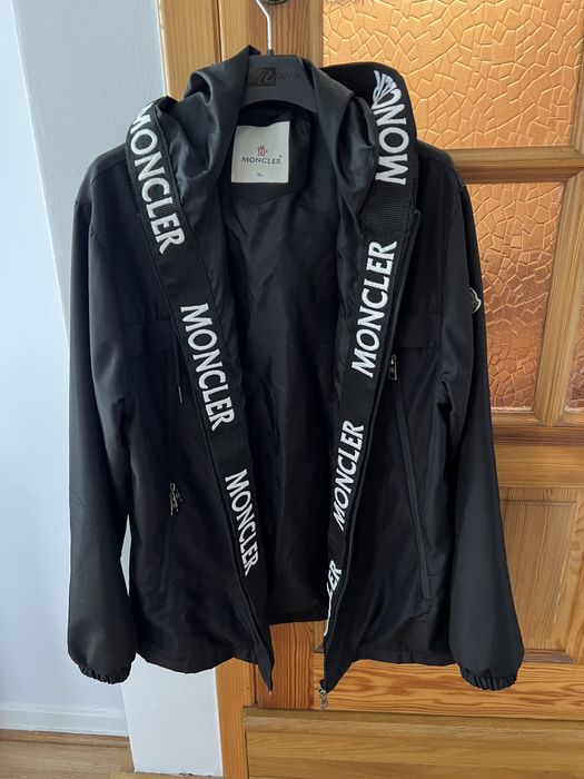 Czarna Kurtka Wiatrówka  XL  MONCLER