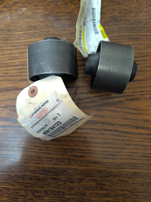 Сайлентблок переднього ричага задній Міцубіші галант 9