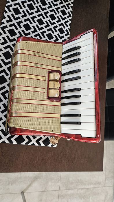 Akordeon Hohner  Concerto 1. 48 basów