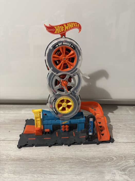 Hot Wheels City Wyścigowy warsztat opon