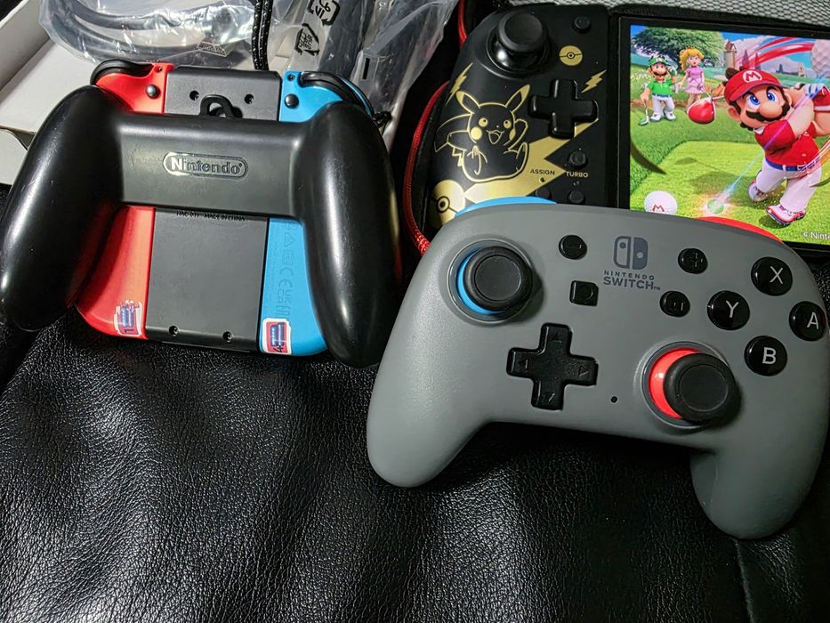 Nintendo switch OLED  64 gb hori switch split pad pro pikachu Mario golf super rush pro controller