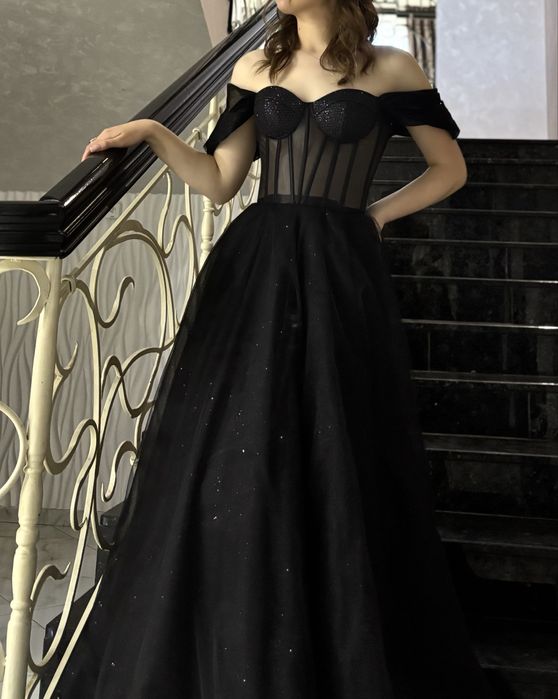 Випускне  плаття  чорне