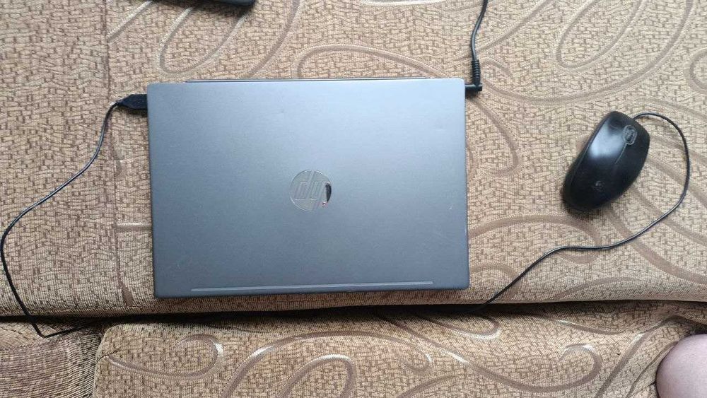 Ноутбук HP Pavilion 14-ce2033ur / Intel Core i3-8145U / 8GB RAM / SSD 128GB