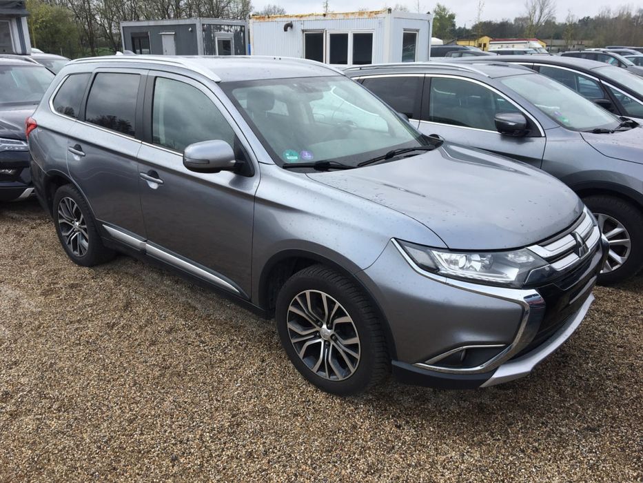 Mitsubishi Outlander PHEV Plus 4WD Plug-In Hybrid,
