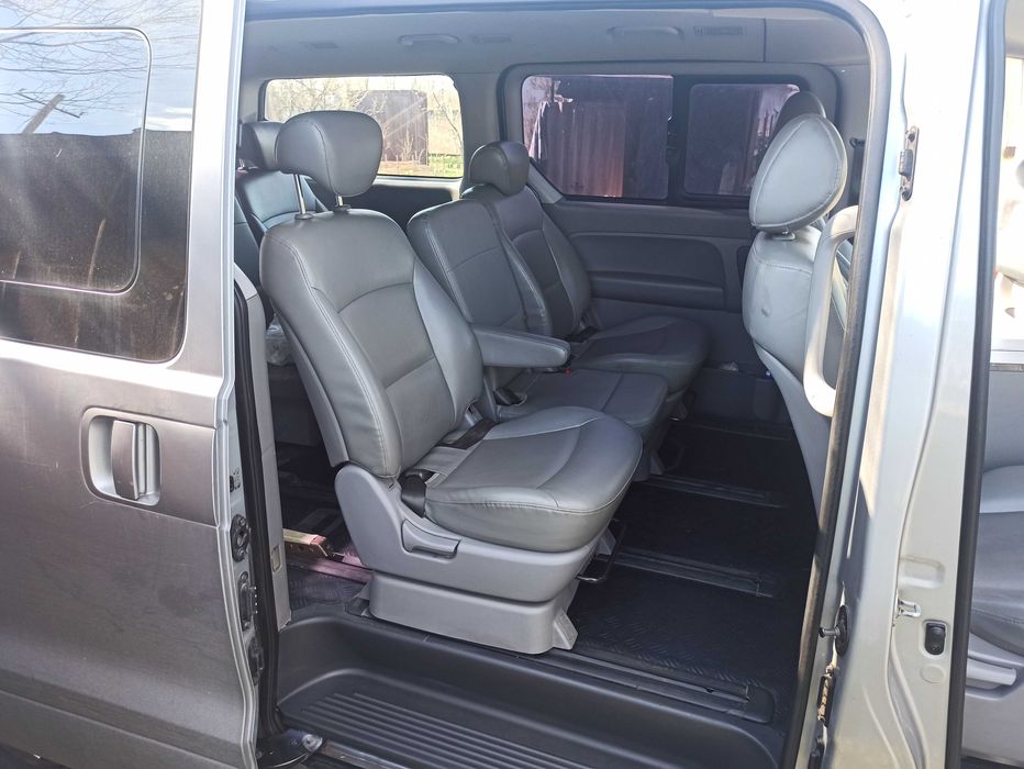 Автомобіль Hyundai Grand Starex 2012 рік