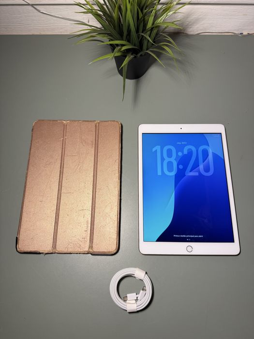 Apple iPad 10.2” 8a Geraçāo 2020 Dourado 32GB
