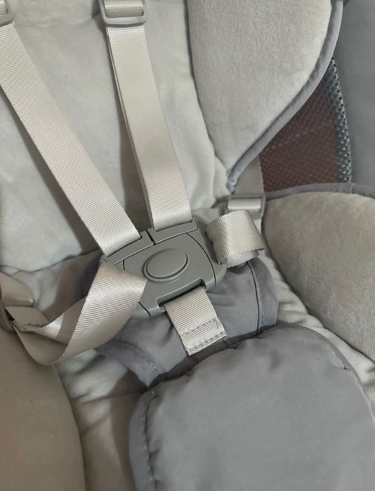 Espreguiçadeira kinderkraft como nova! Tem 5 níveis de movimento, tem ruído branco e outras músicas trás o cabo usb!