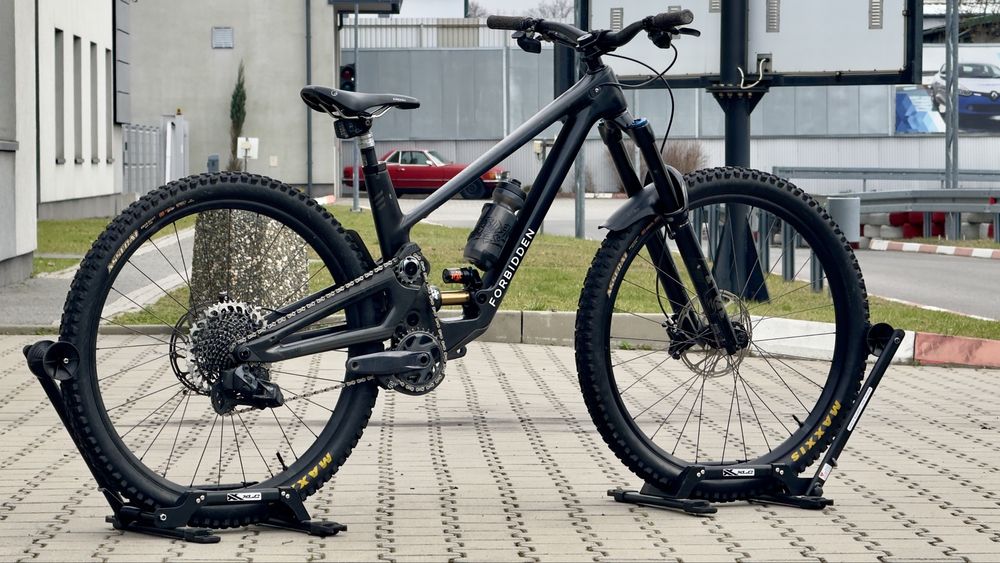 Forbidden Dreadnought AXS /enduro Deviate Santa Cruz