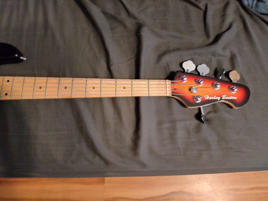 gitara basowa 5 strunowa Harley Benton plus futerał