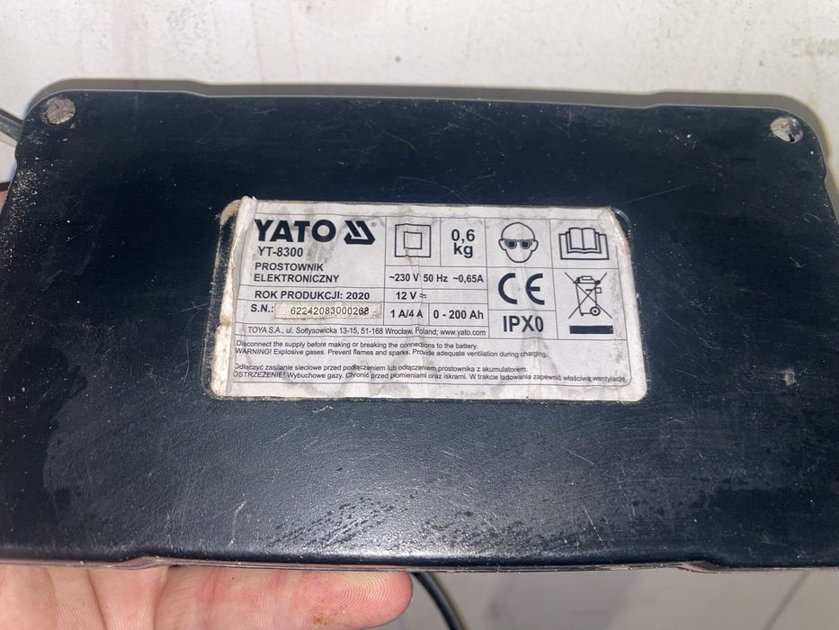 Prostownik automatyczny YATO YT-8300 6V/12V 1A/4A do akumulatorów