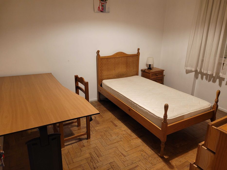 Aluga se quarto em Porto Salvo