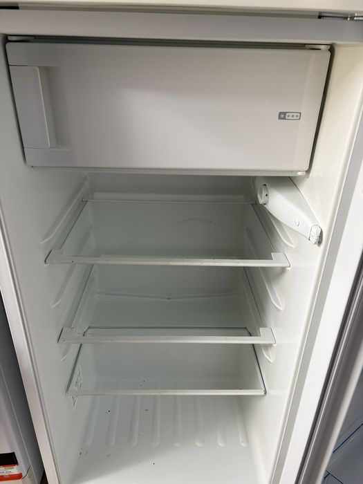 Холодильник Electrolux ERC19002W8 з морозилкою (А310301)