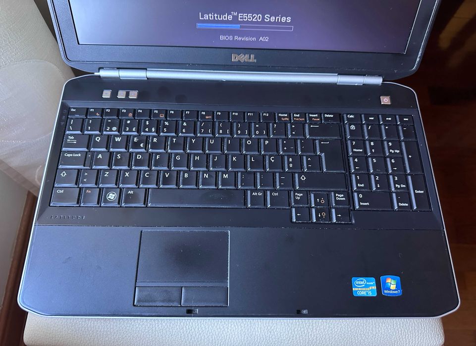 Dell Latitude E5520 15.6"HD/i5-2410M/8Gb Memoria Ram/Ssd 250Gb